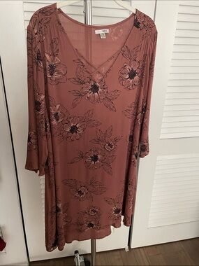 Avenue Rose Dusty Rose Floral V‑Neck 3/4th Sleeve Dress